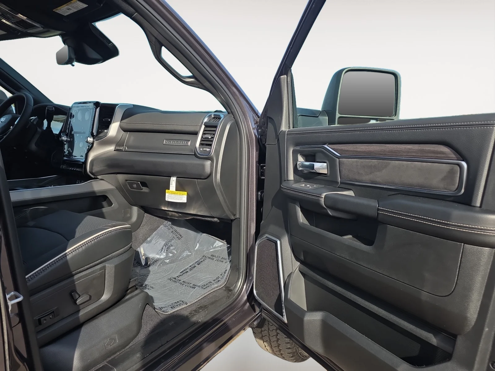 New 2027 Granite Crystal Metallic Clearcoat Ram Laramie image 9