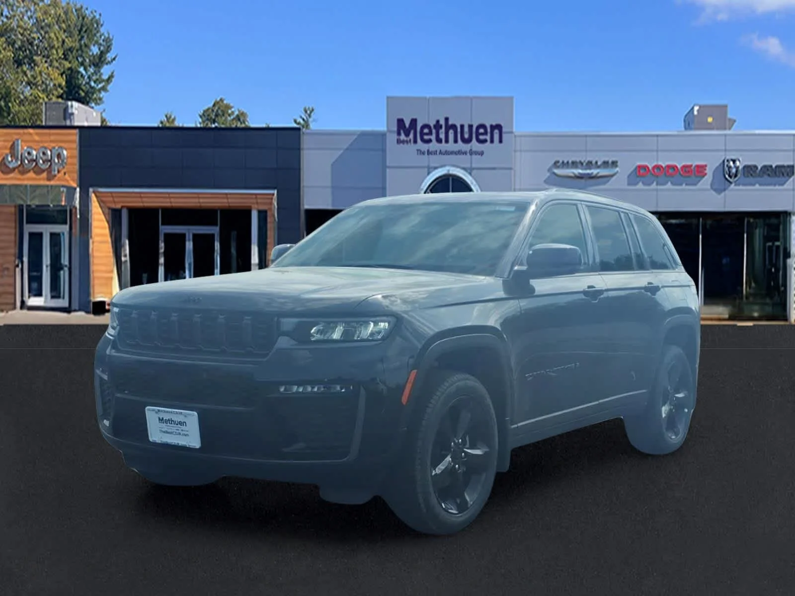 New 2026 Diamond Black Crystal Pearlcoat Jeep Limited image 3