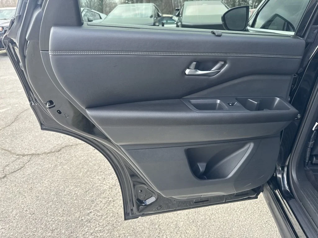 Used 2023 Black Nissan Platinum image 29