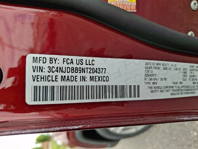 Used 2022 Red Jeep Latitude image 27