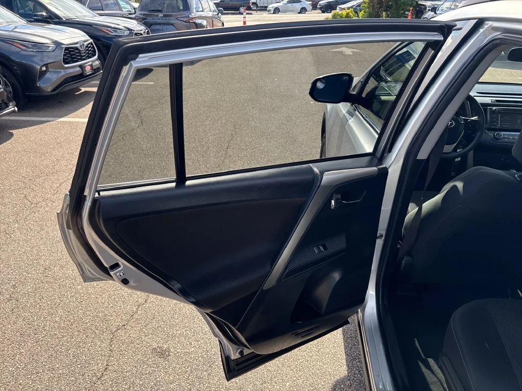 Used 2015 Silver Toyota XLE image 37