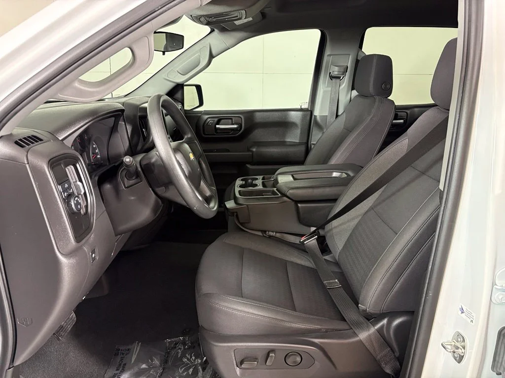 Used 2024 White Chevrolet Custom image 18
