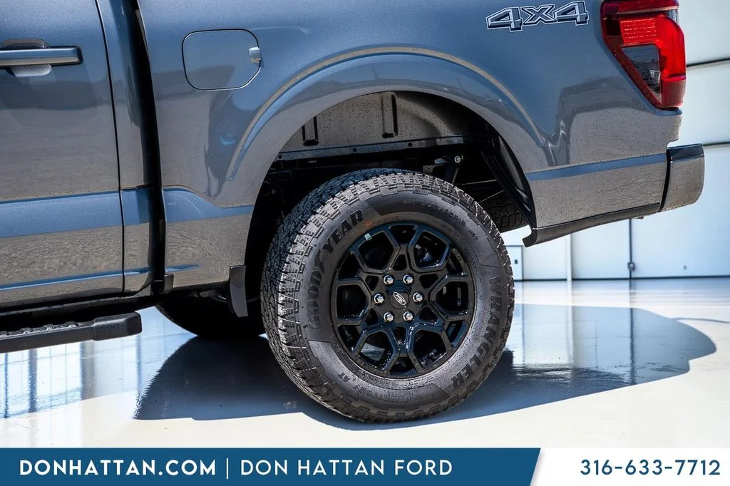 New 2026 Carbonized Gray Metallic Ford XLT image 35