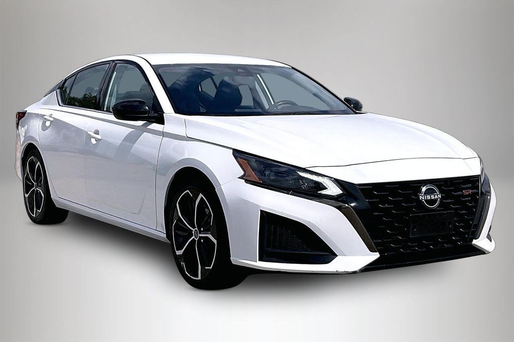2023 Nissan Altima SR