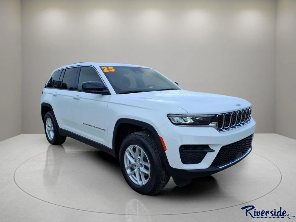 New 2025 Bright White Clear-Coat Exterior Paint Jeep  image 1