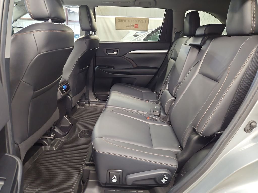 Used 2019 Silver Toyota XLE image 26