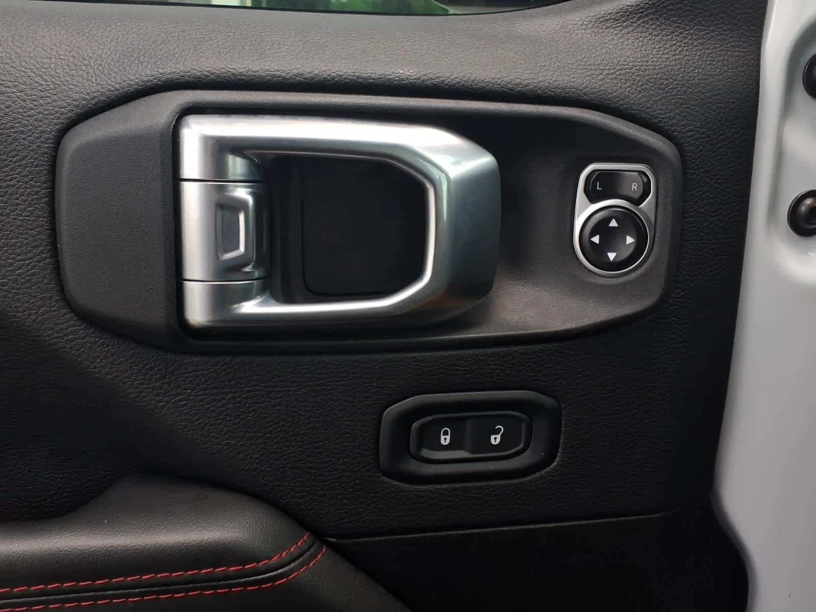 Used 2024 Bright White Clearcoat Jeep Rubicon X image 24