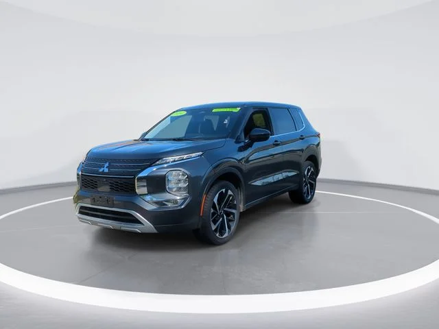 Used 2024  Mitsubishi SE Black Edition image 3