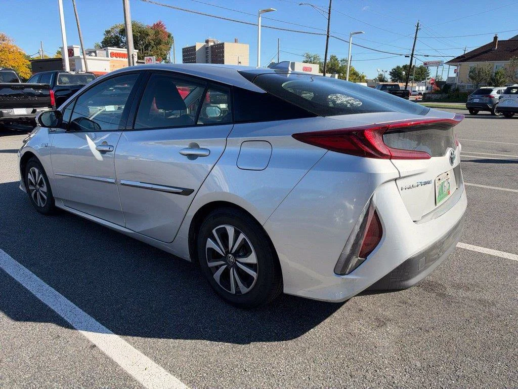 Used 2018 Classic Silver Metallic Toyota Plus image 6