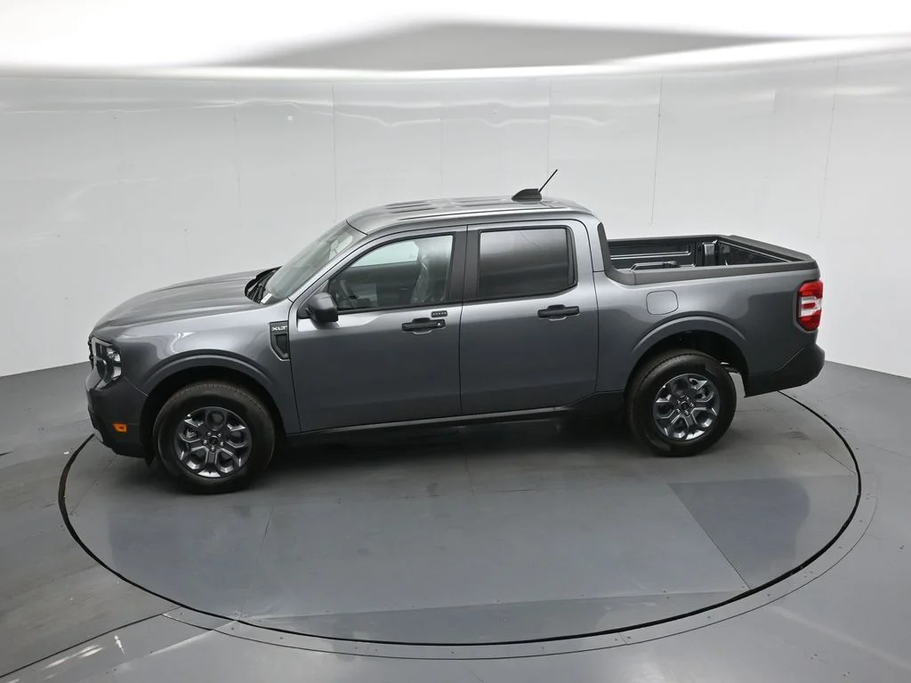 New 2026 Carbonized Gray Metallic Ford XLT image 38