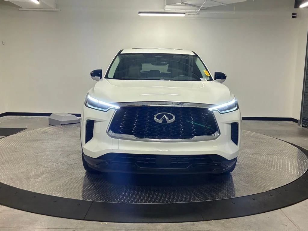 Used 2025 Glacier White INFINITI PURE image 11