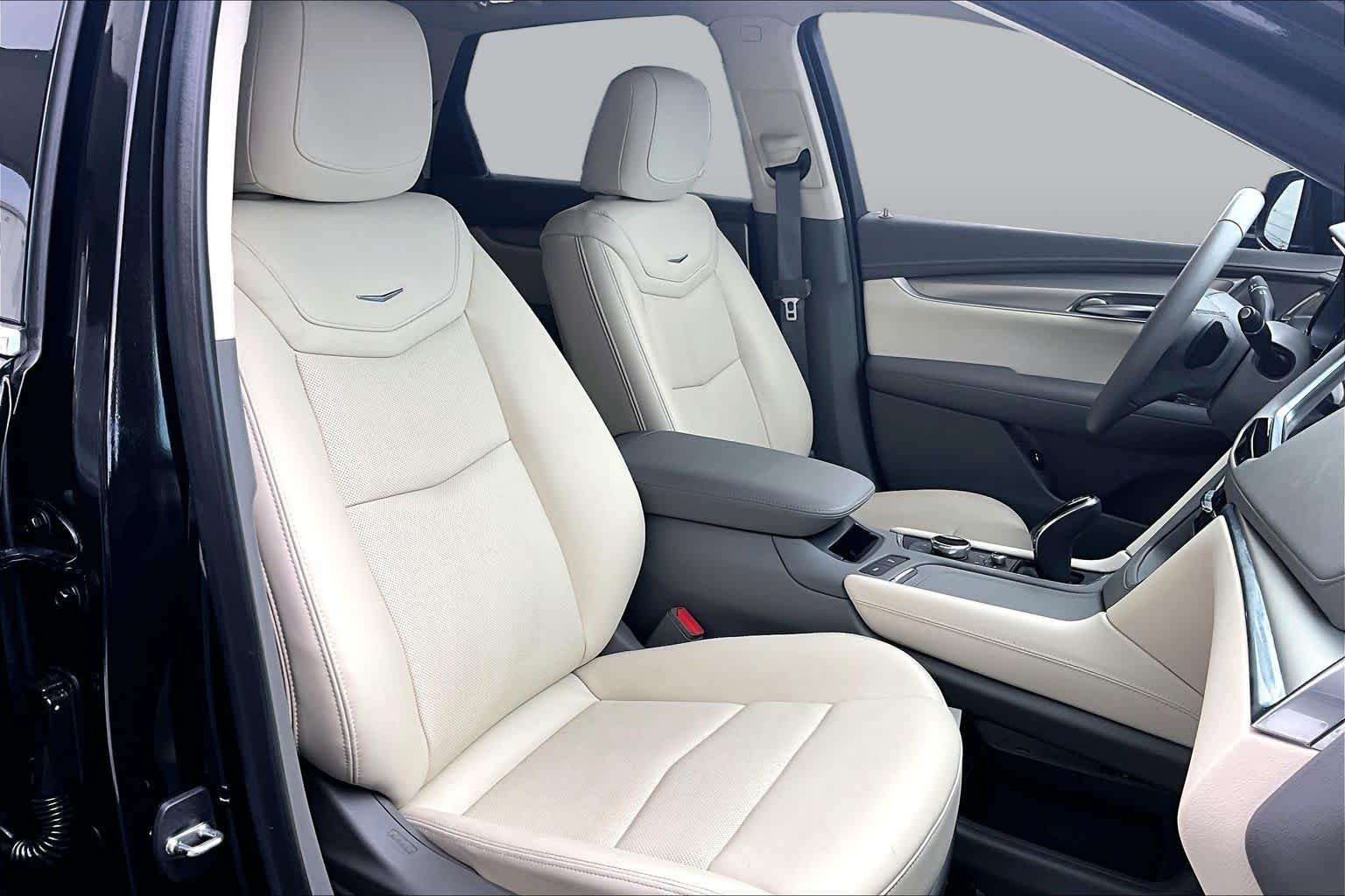 Pre-Owned 2023 Cadillac XT5 FWD Premium Luxury