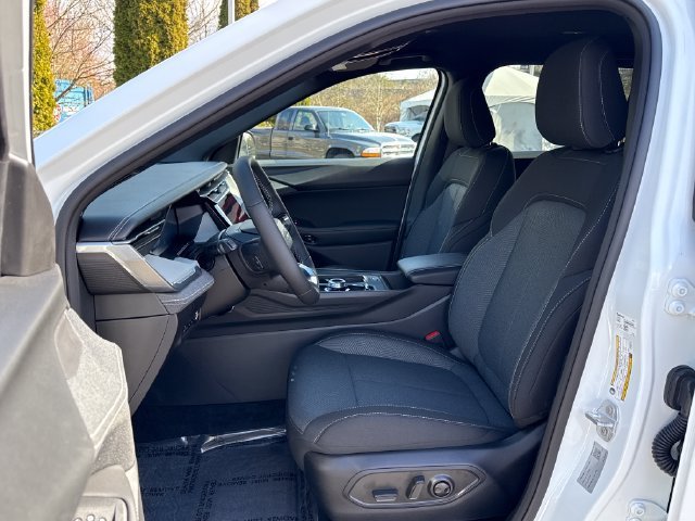 New 2026 Bright White Clear-Coat Exterior Paint Jeep Laredo image 19