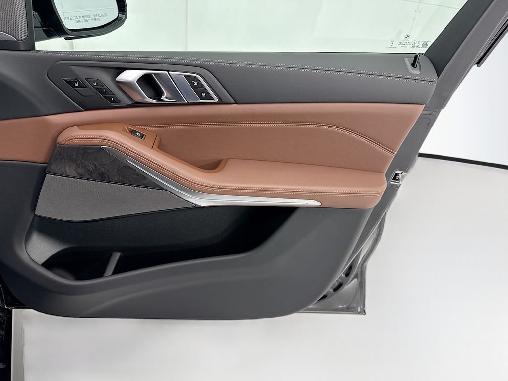 New 2026 Black Sapphire Metallic BMW M60i image 24