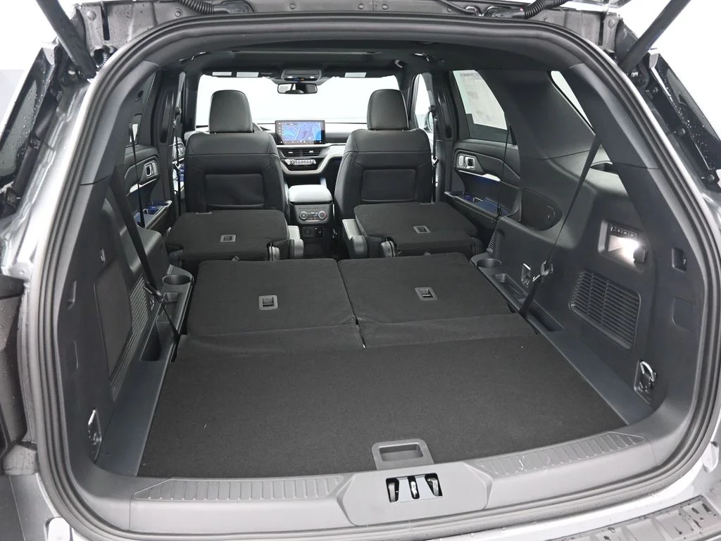New 2026 Carbonized Gray Metallic Ford Tremor image 27