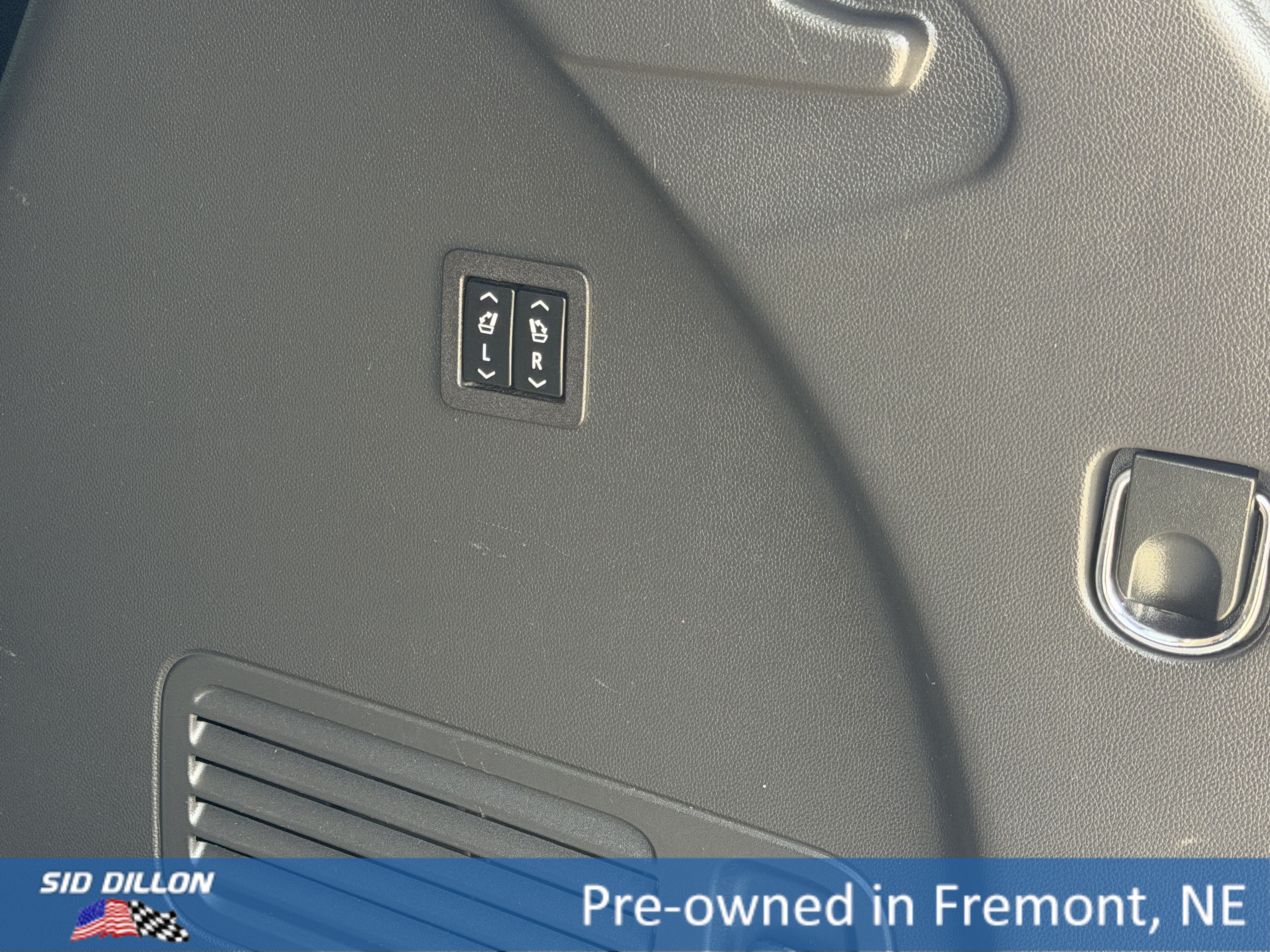 Used 2021 White Frost Tricoat Buick Avenir image 6
