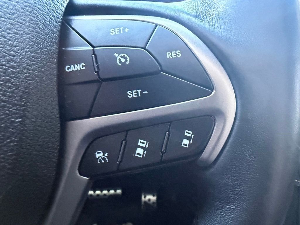 Used 2018 Bright White Clearcoat Jeep Overland image 18