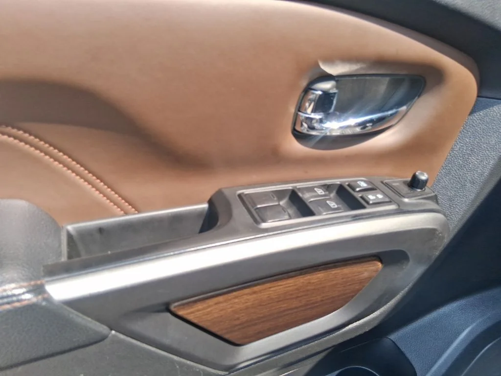 Used 2016 White Nissan Platinum Reserve image 7