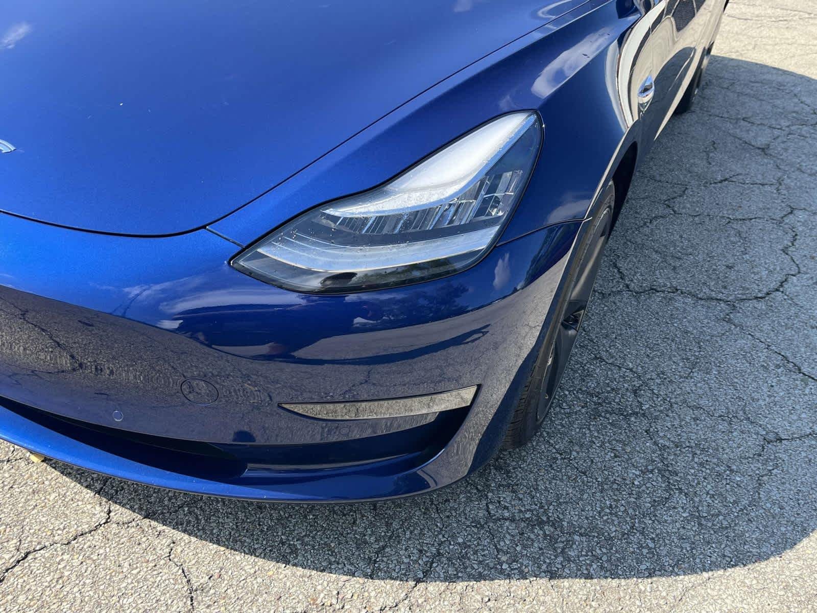 Used 2018 Deep Blue Metallic Tesla Long Range Battery image 19