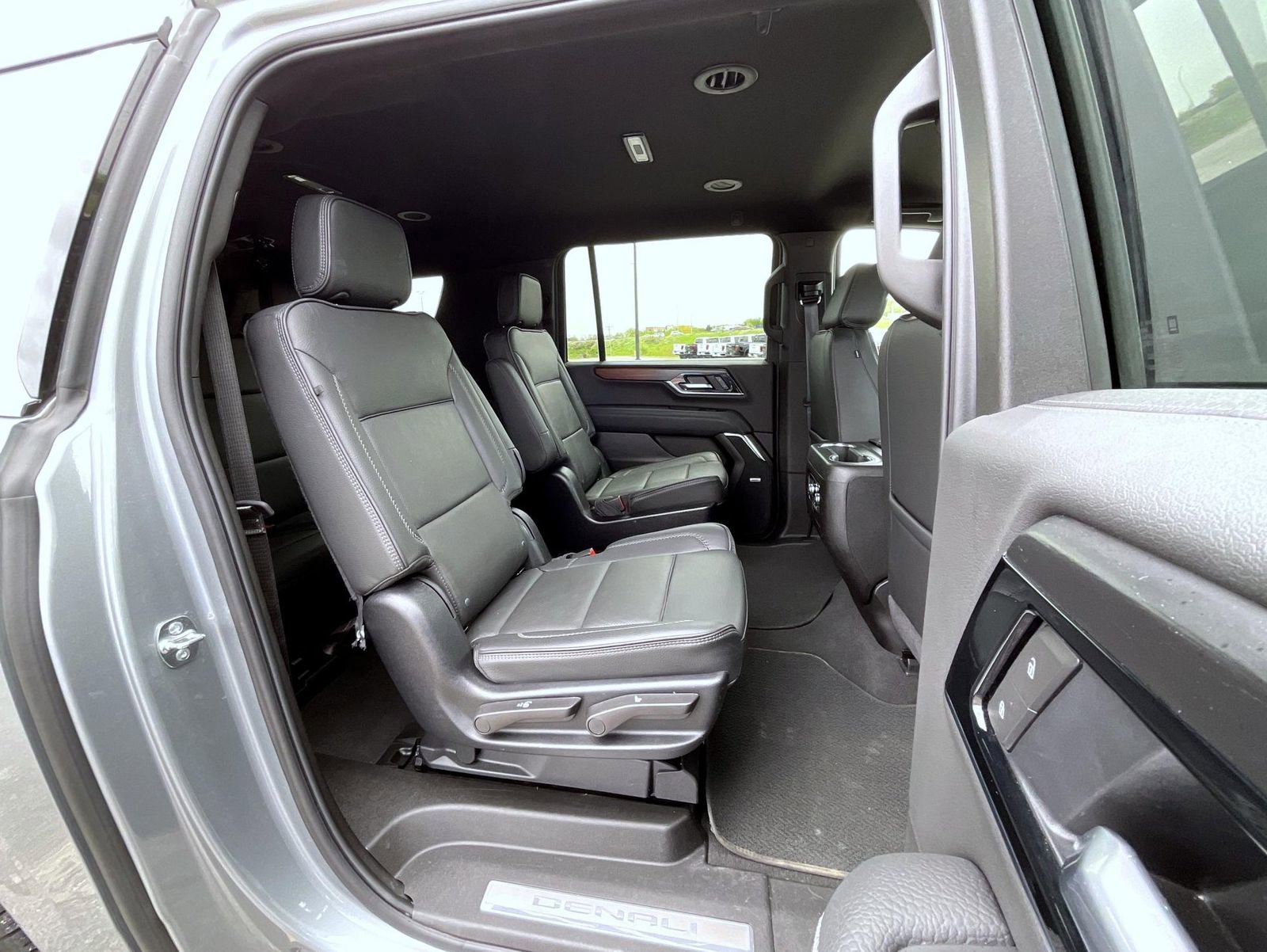 2025 GMC Yukon XL Denali - Photo 18