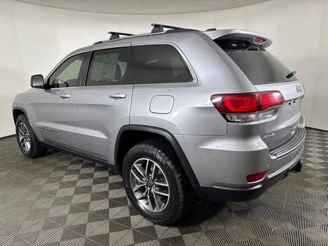 Used 2020 Billet Silver Metallic Jeep Laredo image 6