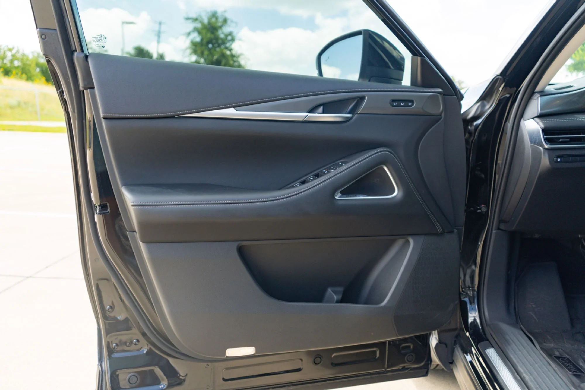 Certified Used 2026 Black INFINITI LUXE image 16