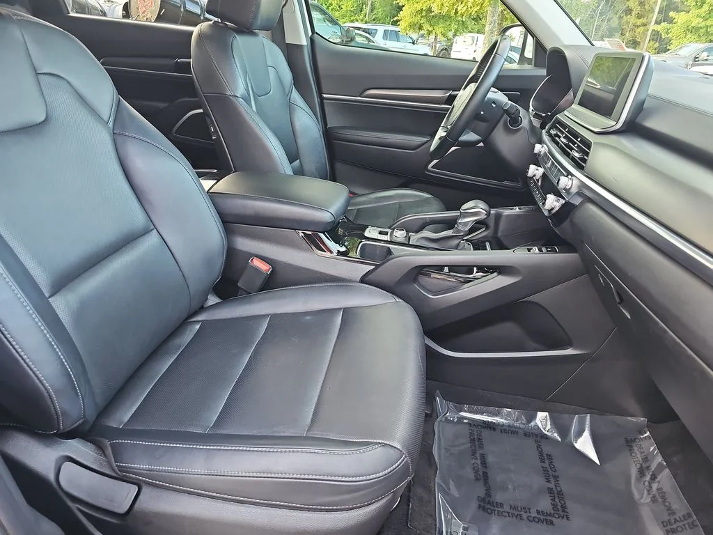 Used 2022 White Kia S image 10