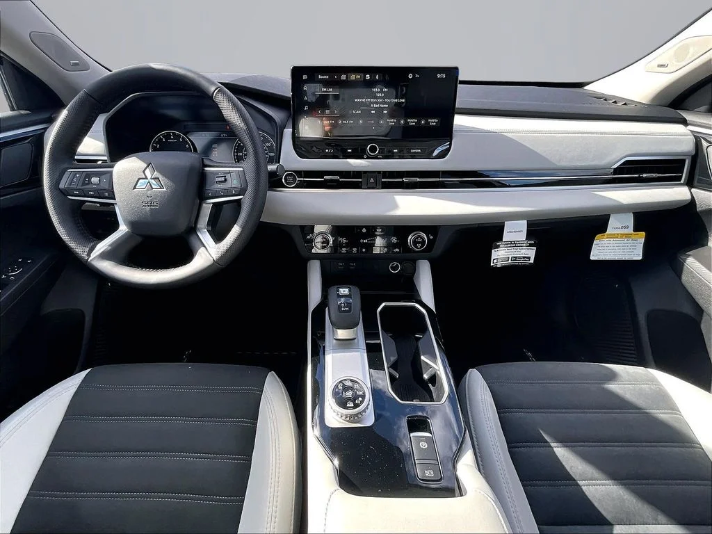 New 2026 White Mitsubishi SE image 6