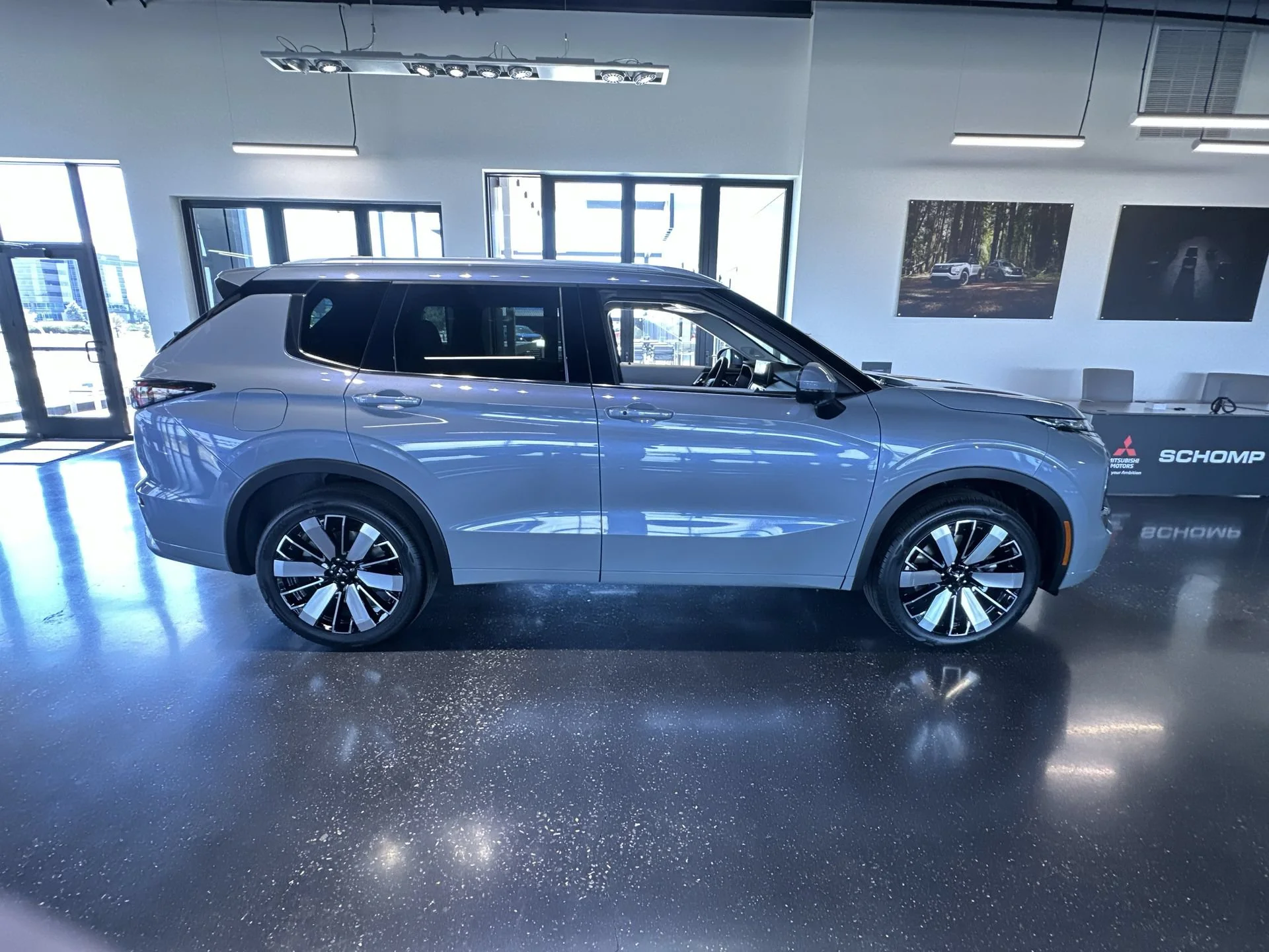 New 2026 Moonstone Gray Metallic Mitsubishi SEL image 10