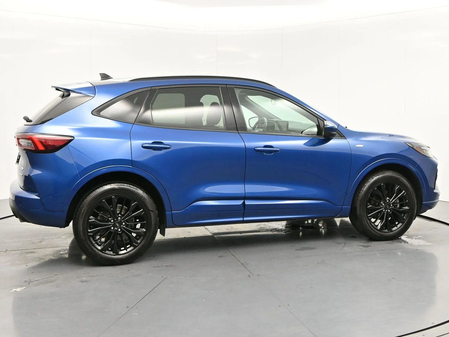 Used 2023 Atlas Blue Ford ST-Line Elite image 8