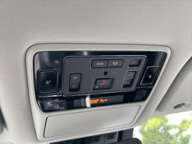 Certified Used 2025 WIND CHILL PEARL Toyota Limited image 6