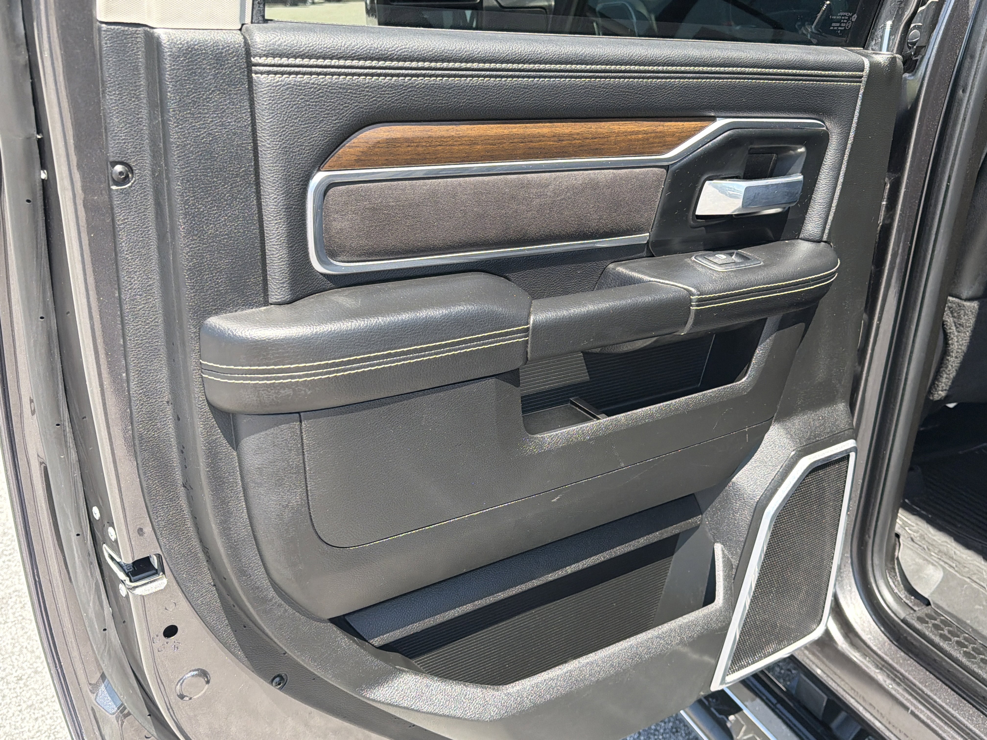 Used 2024 Granite Crystal Metallic Clearcoat Ram Laramie image 22