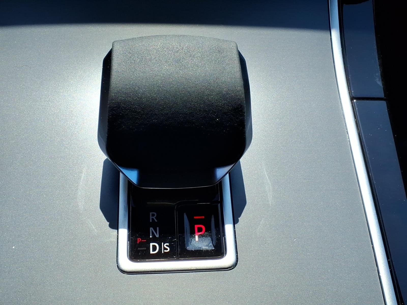 Certified Used 2026 Fuji White Land Rover S image 13