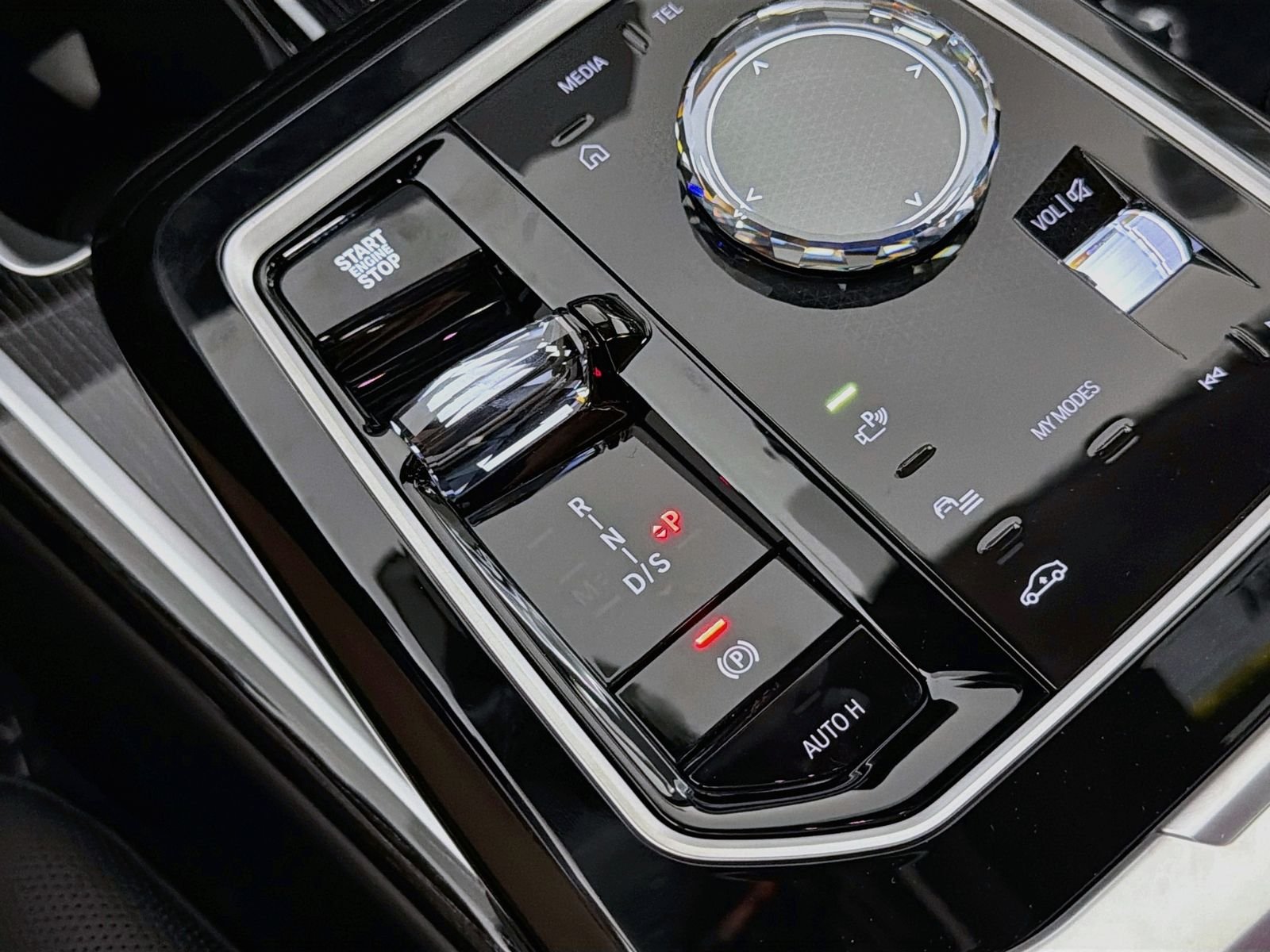 New 2026 Black Sapphire Metallic BMW 750e xDrive image 17