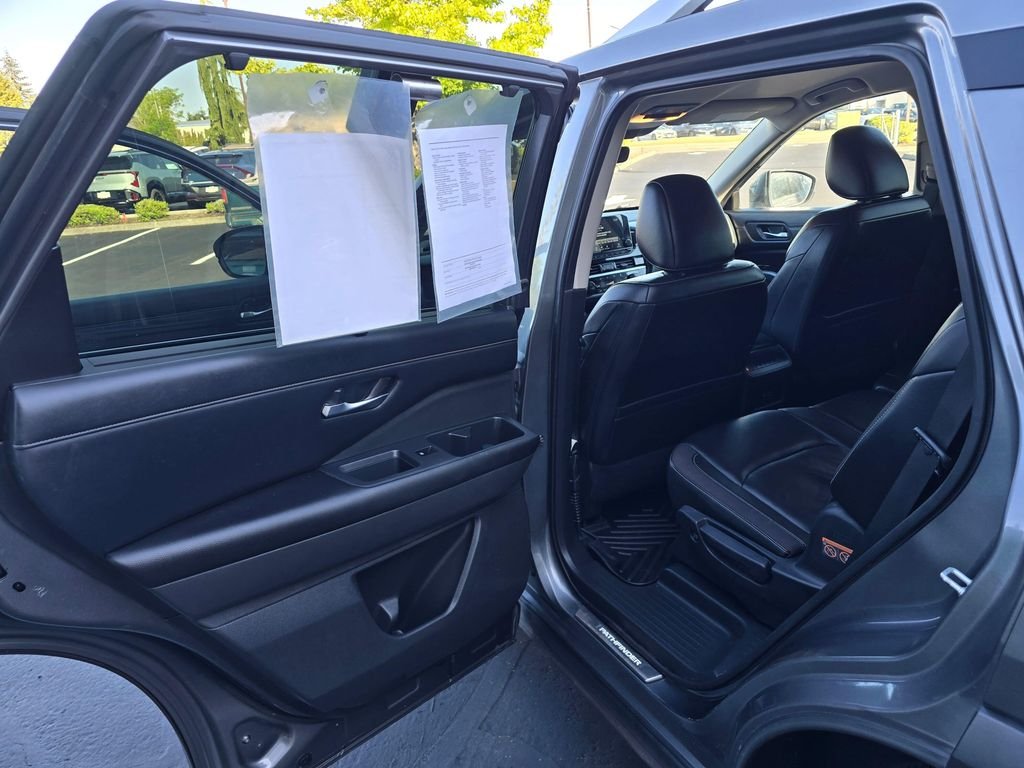 Used 2023 Gun Metallic Nissan SL image 9
