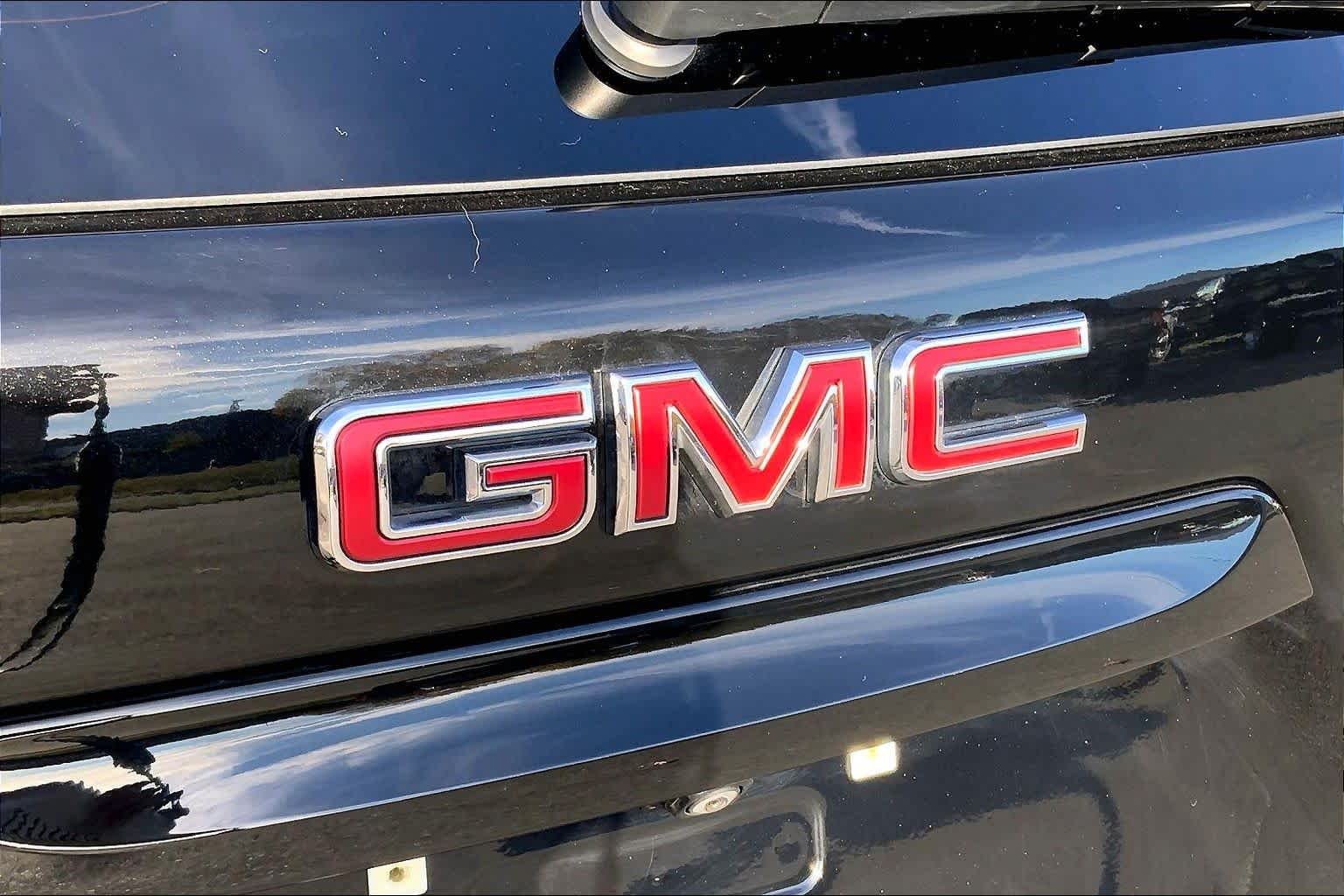 Used 2022 Ebony Twilight Metallic GMC SLE image 33