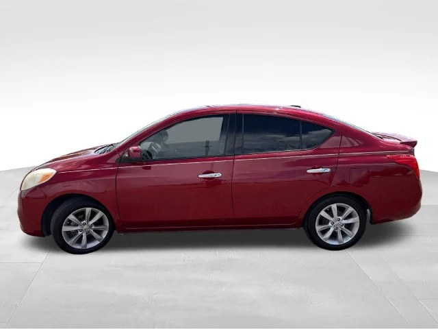 Used 2014 Red Nissan 1.6 SL image 4