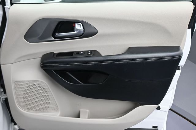 Used 2022 White Chrysler Touring L image 21