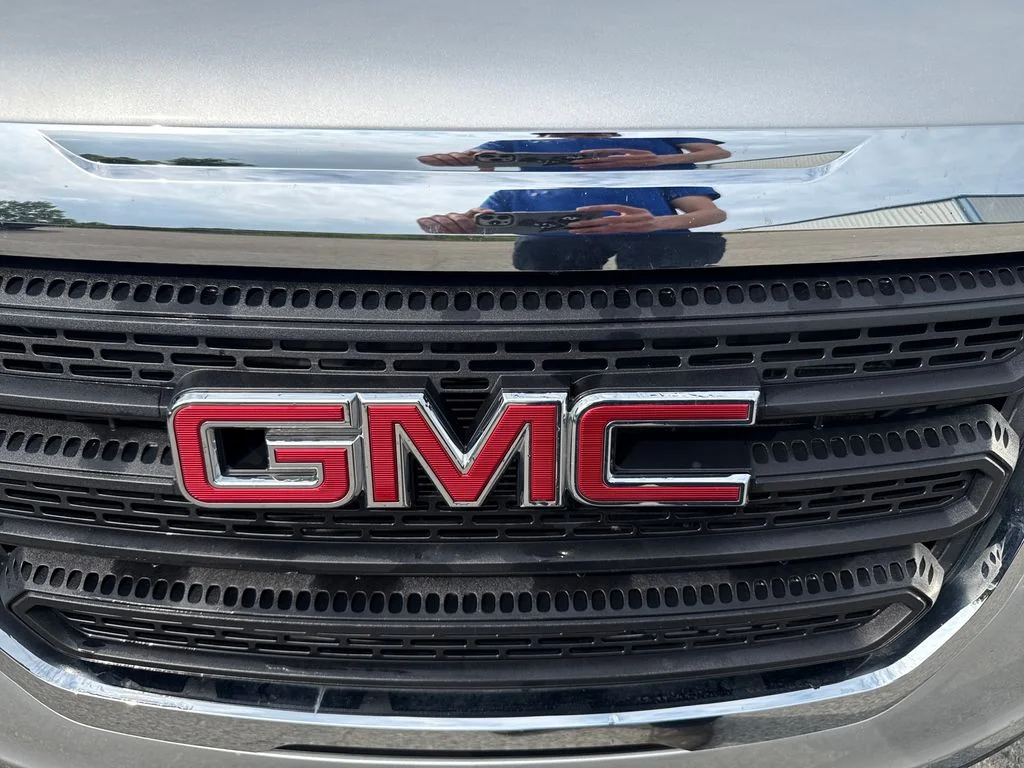 Used 2017 Silver GMC SLE-2 image 20