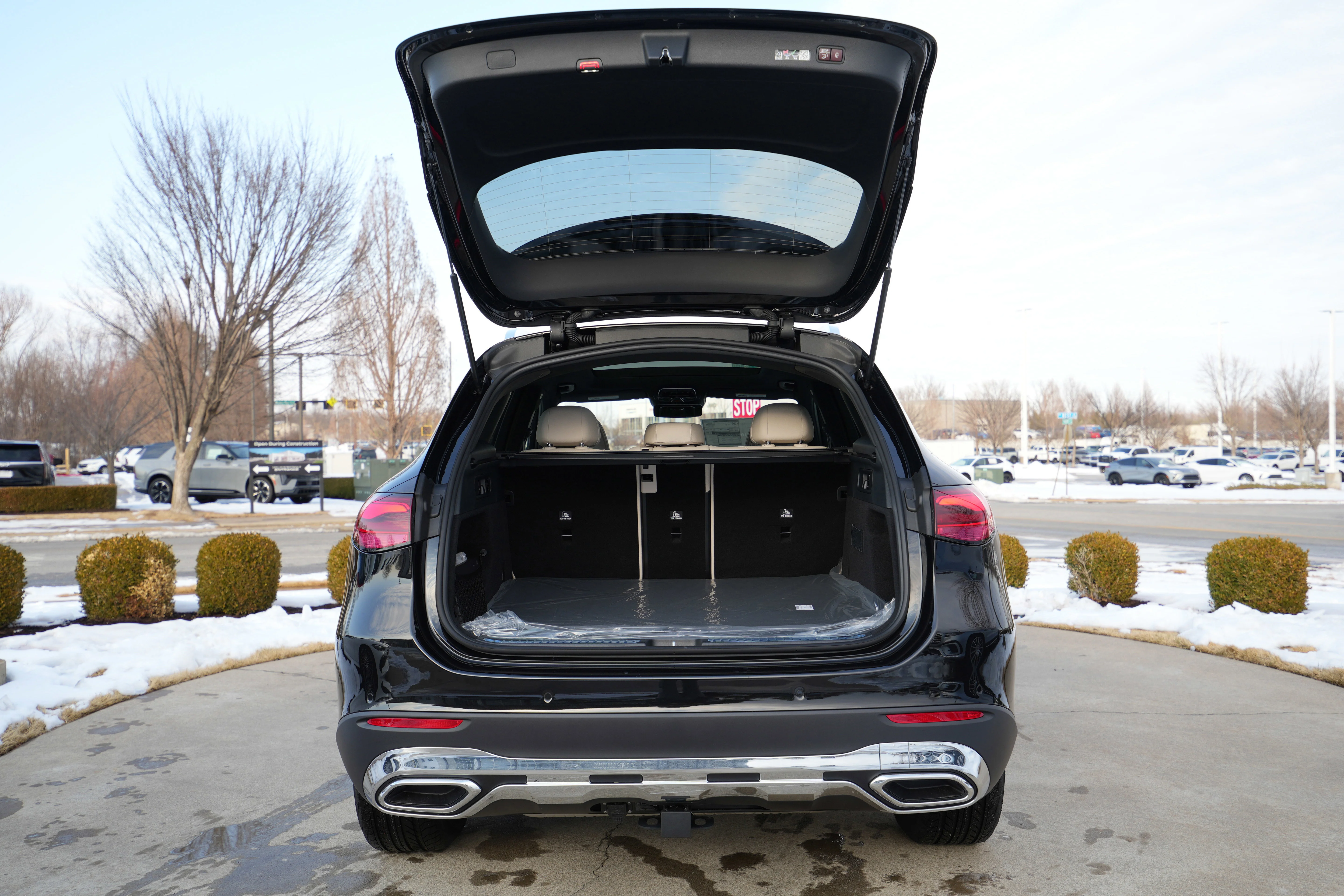New 2026 OBSIDIAN BLACK Mercedes-Benz GLC 300 image 17