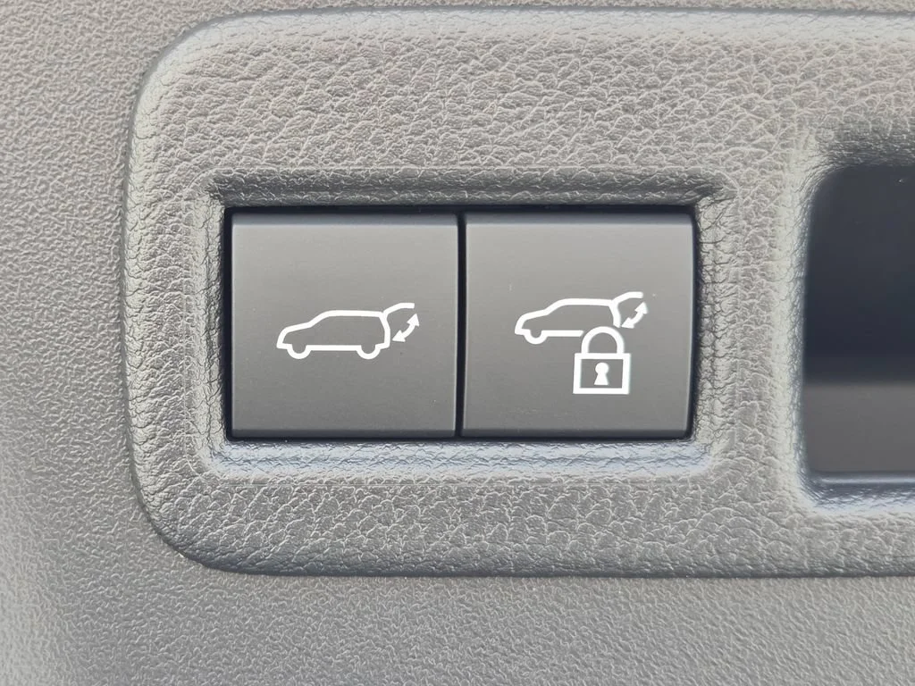 2026 Toyota C-HR SE - Photo 27