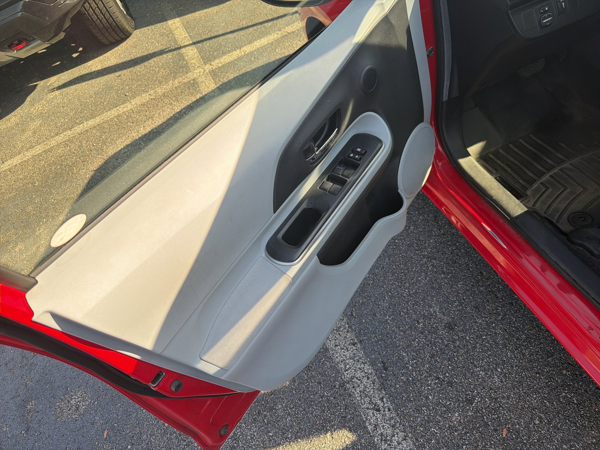 Used 2014 Red Toyota  image 6