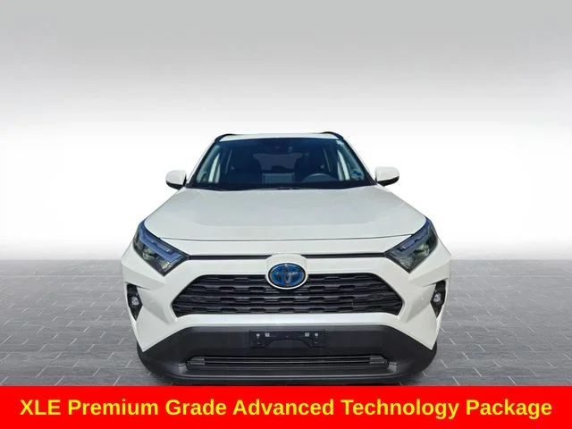 Used 2022 White Toyota XLE Premium image 2