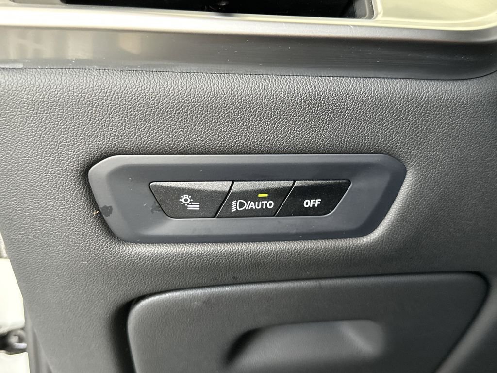 Used 2024 White BMW xDrive40i image 19