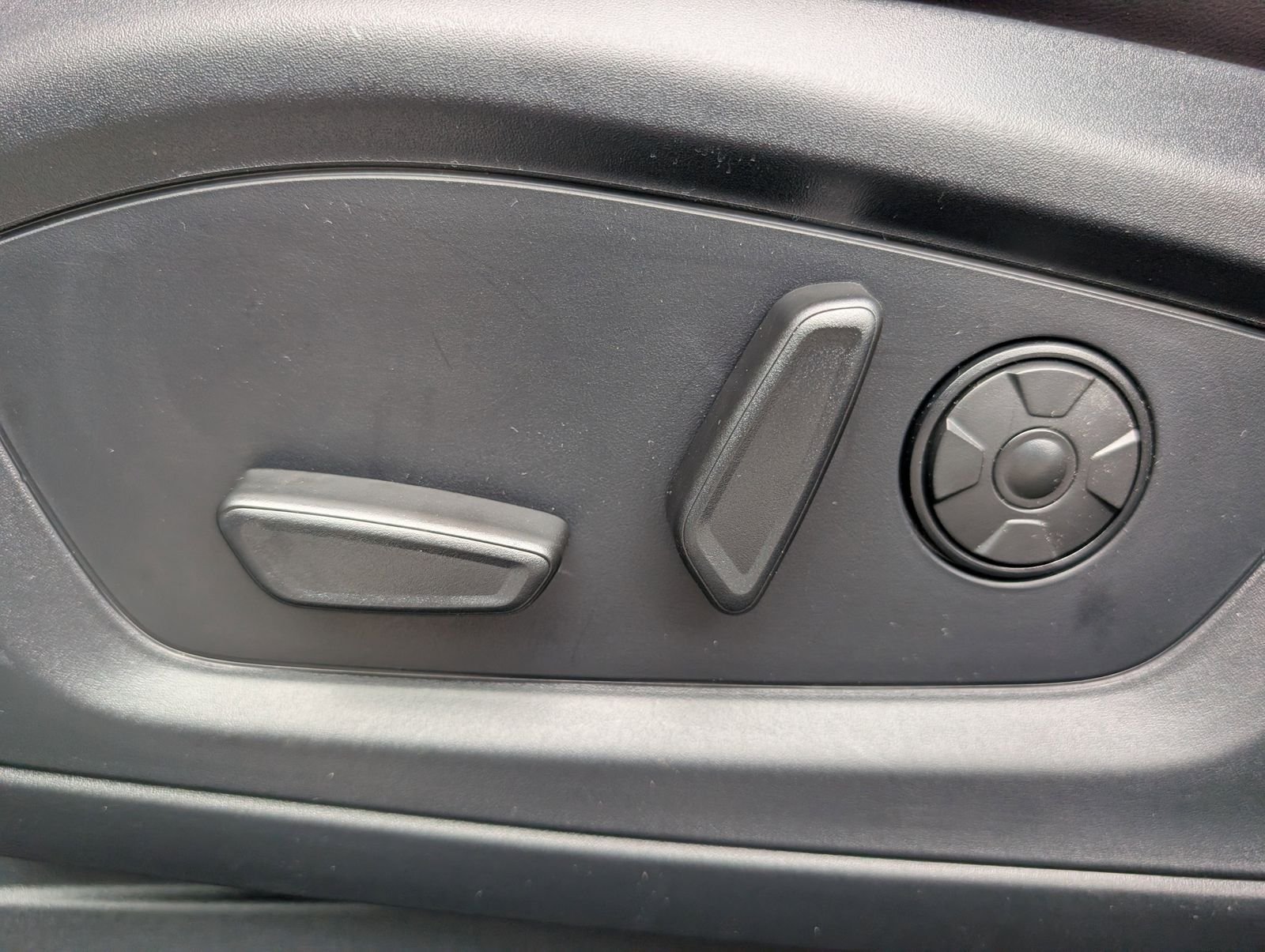 2026 Ford Explorer Platinum - Photo 16