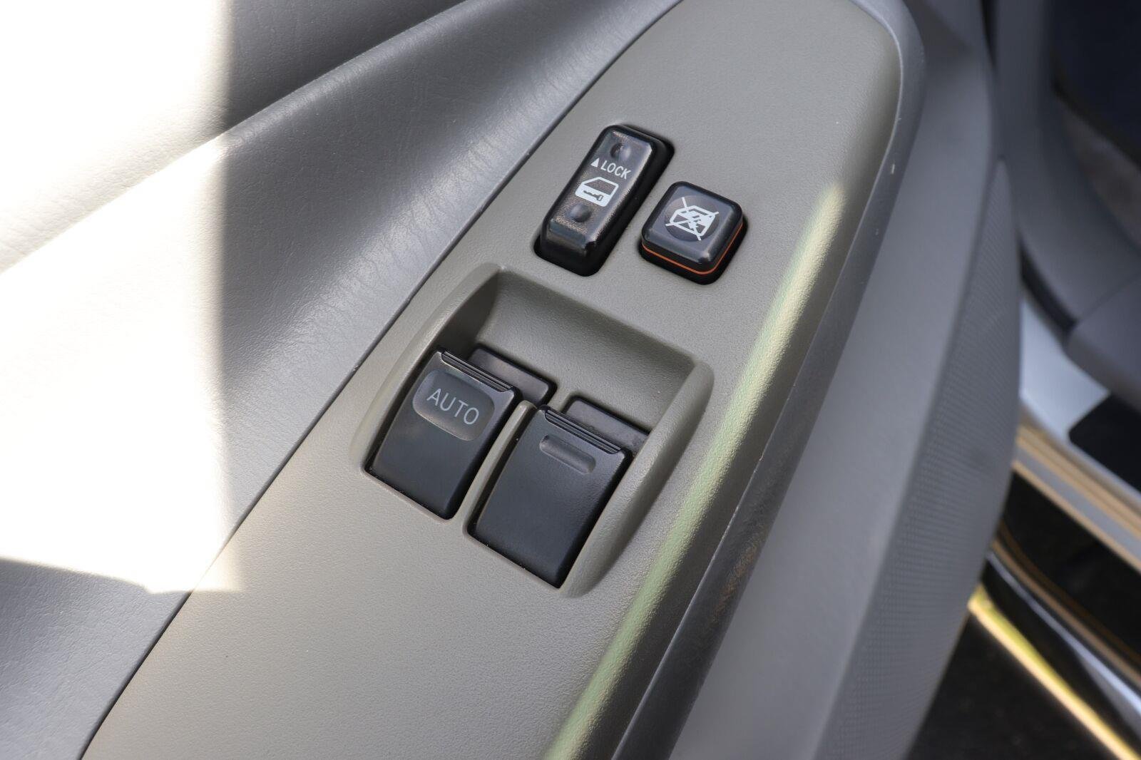 Used 2008 Silver Streak Mica Toyota Base image 18