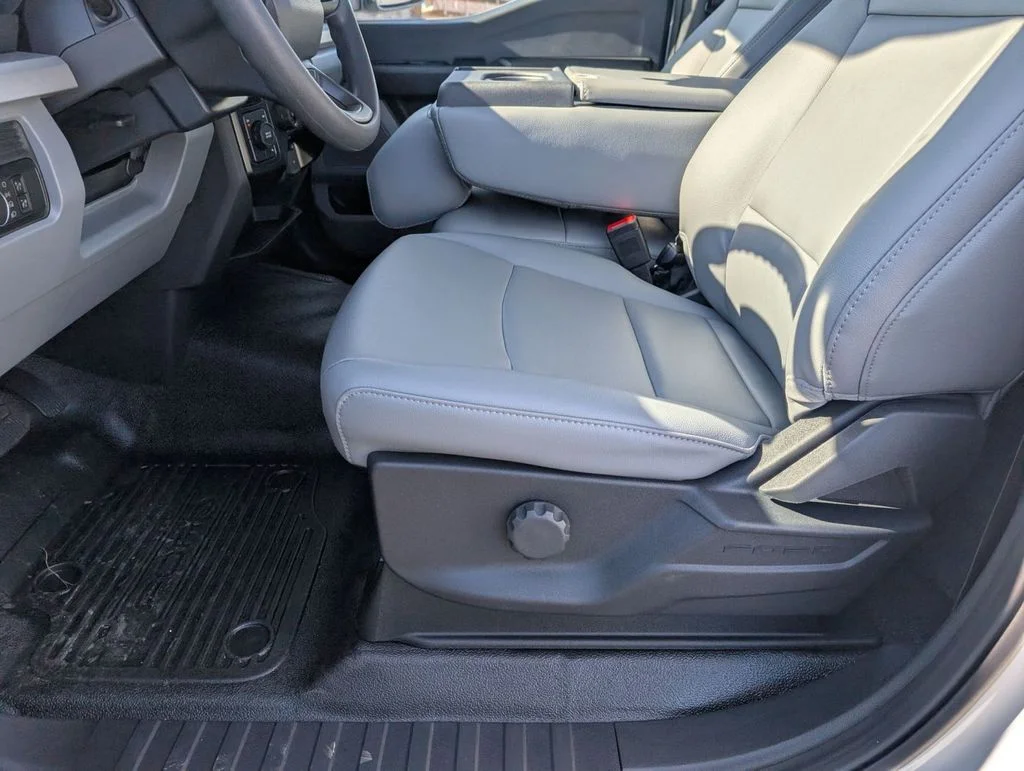 New 2026 Oxford White Ford F-550® XL image 22