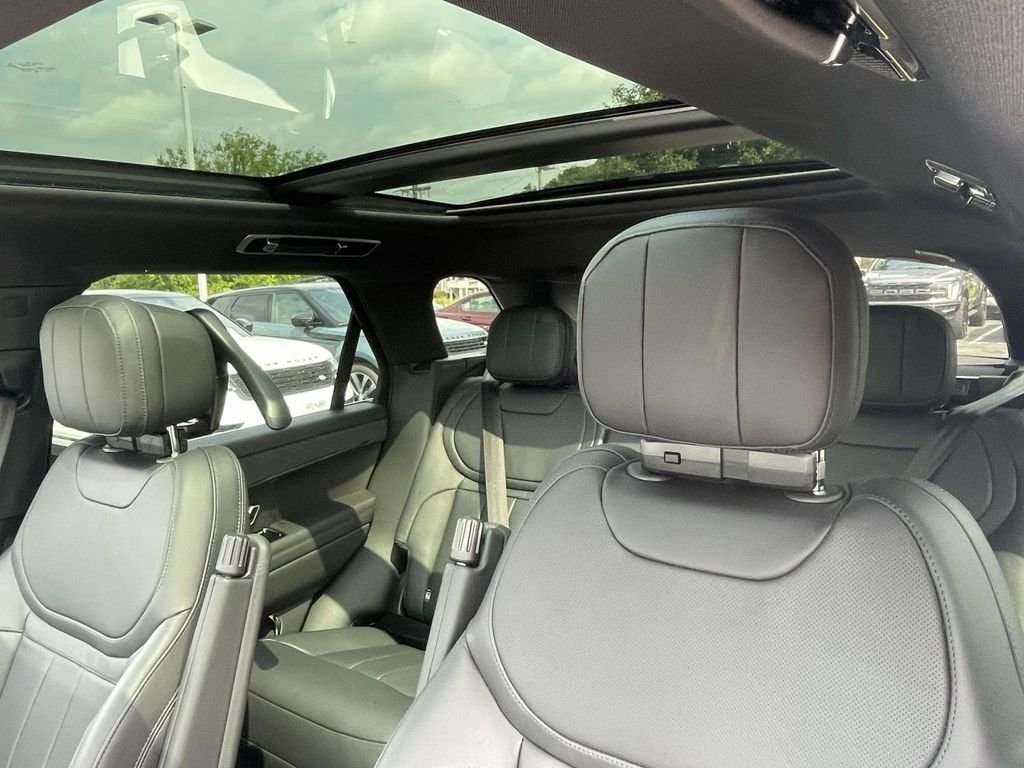 New 2026 Fuji White Land Rover Dynamic SE image 14