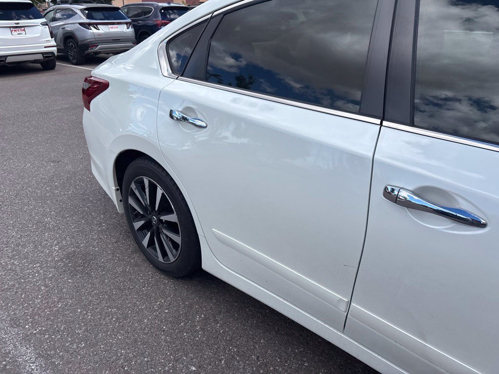 Used 2018 White Nissan 2.5 SV image 12