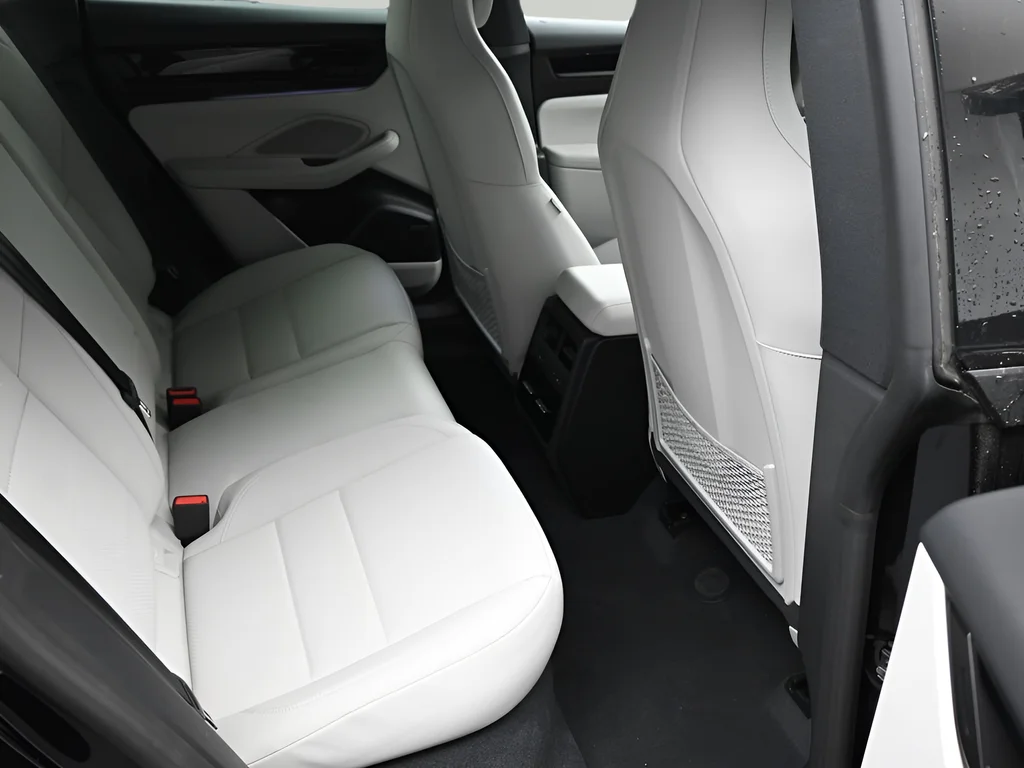 2025 Porsche Macan S - Photo 11
